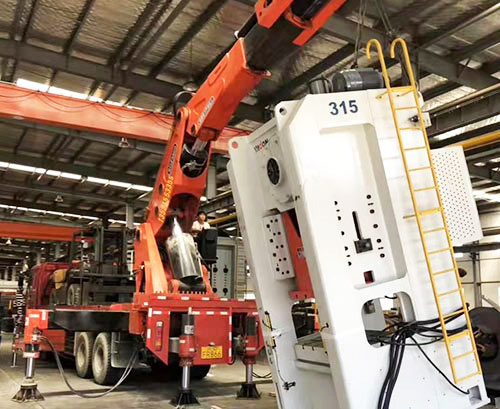 嘉陵附近随车吊出租，轻松解决运输难题