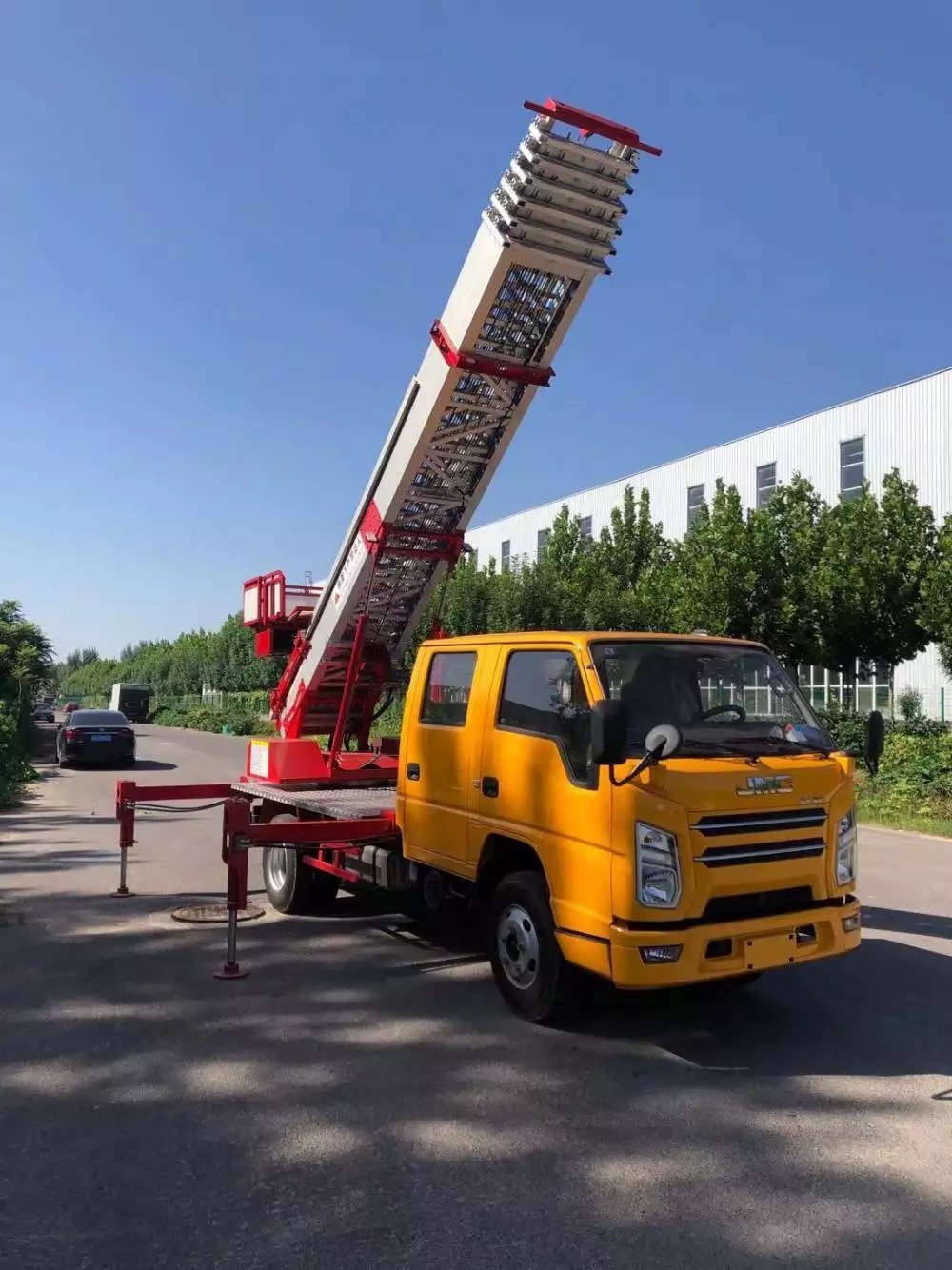 嘉陵附近的云梯车出租服务：轻松解决高空作业需求