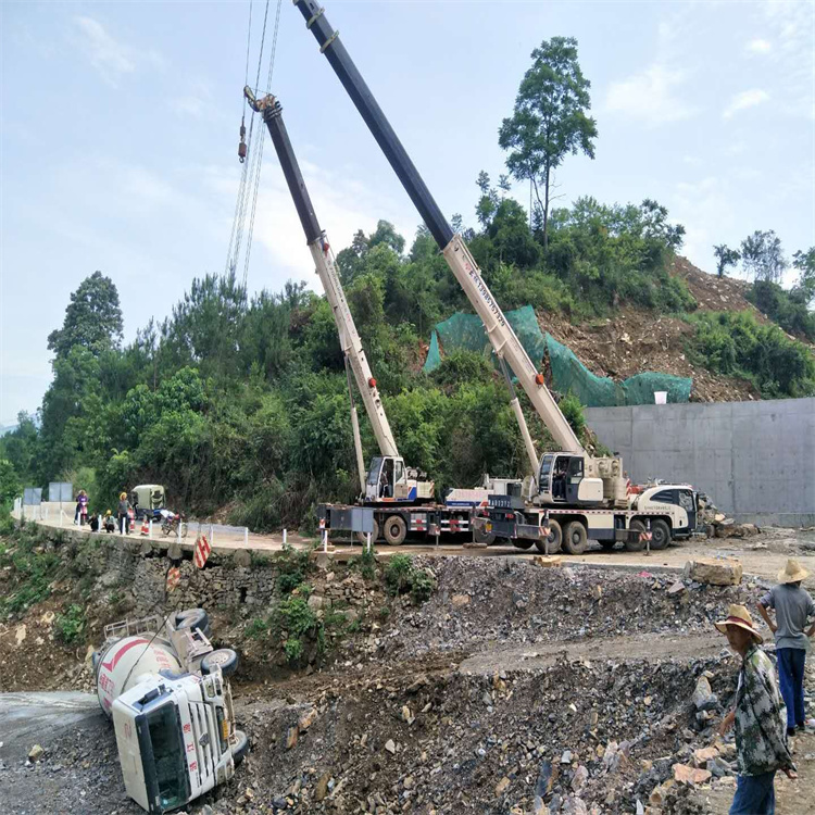 嘉陵汽车掉沟里叫吊车救援要多少钱